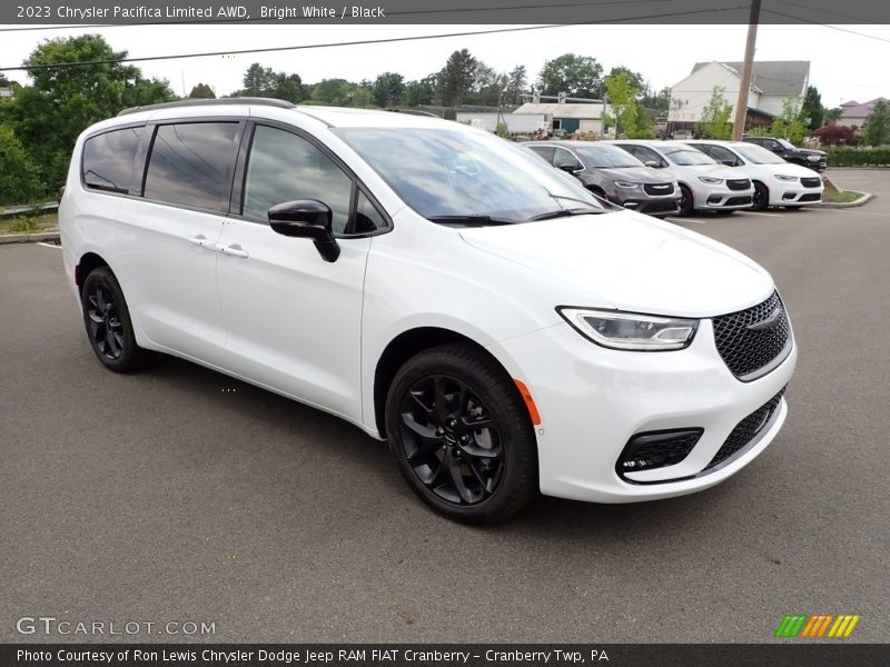 Bright White / Black 2023 Chrysler Pacifica Limited AWD