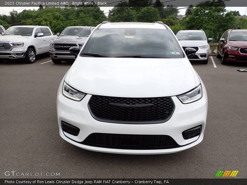 Bright White / Black 2023 Chrysler Pacifica Limited AWD