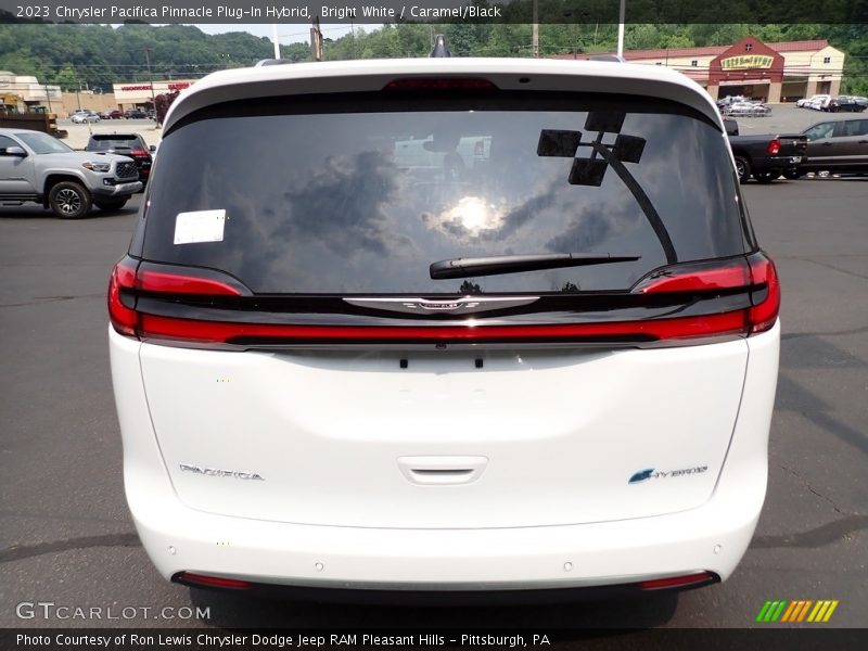 Bright White / Caramel/Black 2023 Chrysler Pacifica Pinnacle Plug-In Hybrid
