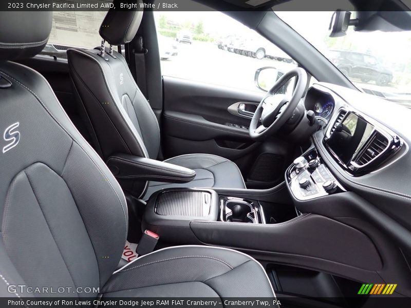 Bright White / Black 2023 Chrysler Pacifica Limited AWD