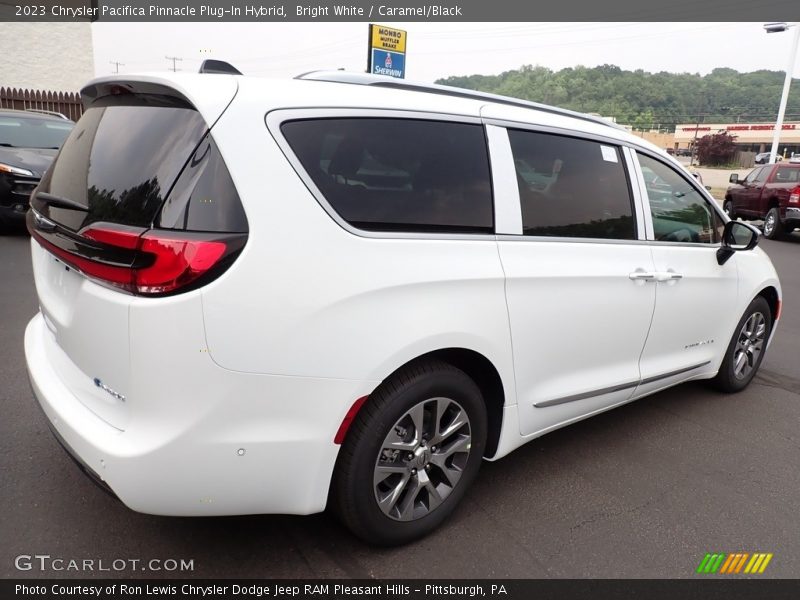 Bright White / Caramel/Black 2023 Chrysler Pacifica Pinnacle Plug-In Hybrid