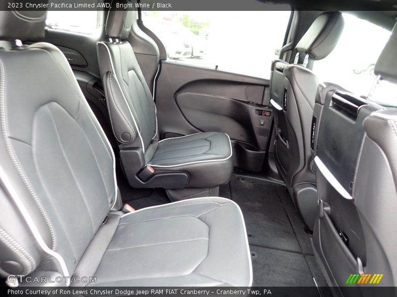 Bright White / Black 2023 Chrysler Pacifica Limited AWD