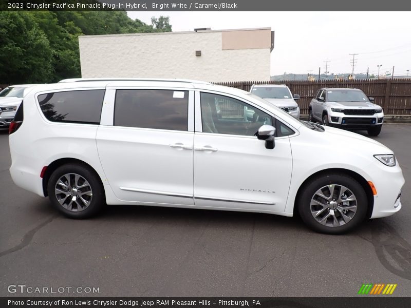Bright White / Caramel/Black 2023 Chrysler Pacifica Pinnacle Plug-In Hybrid