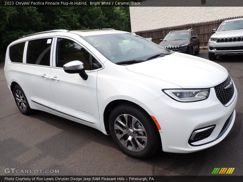 Bright White / Caramel/Black 2023 Chrysler Pacifica Pinnacle Plug-In Hybrid