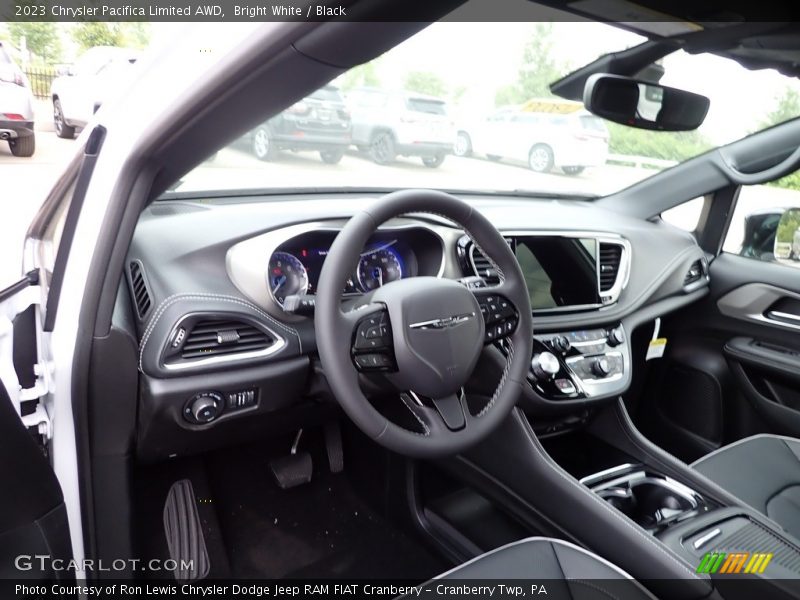 Bright White / Black 2023 Chrysler Pacifica Limited AWD