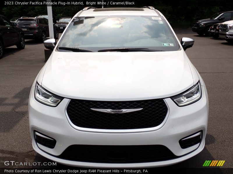 Bright White / Caramel/Black 2023 Chrysler Pacifica Pinnacle Plug-In Hybrid