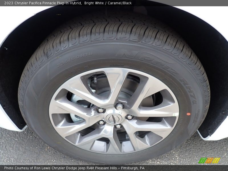 Bright White / Caramel/Black 2023 Chrysler Pacifica Pinnacle Plug-In Hybrid