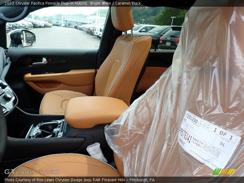 Bright White / Caramel/Black 2023 Chrysler Pacifica Pinnacle Plug-In Hybrid
