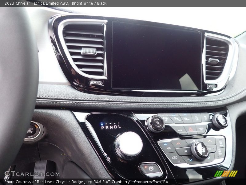 Bright White / Black 2023 Chrysler Pacifica Limited AWD