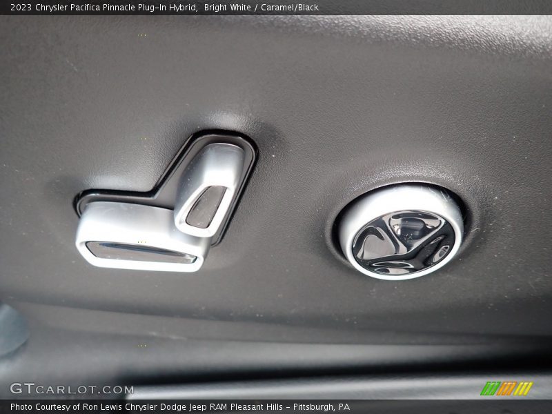Bright White / Caramel/Black 2023 Chrysler Pacifica Pinnacle Plug-In Hybrid