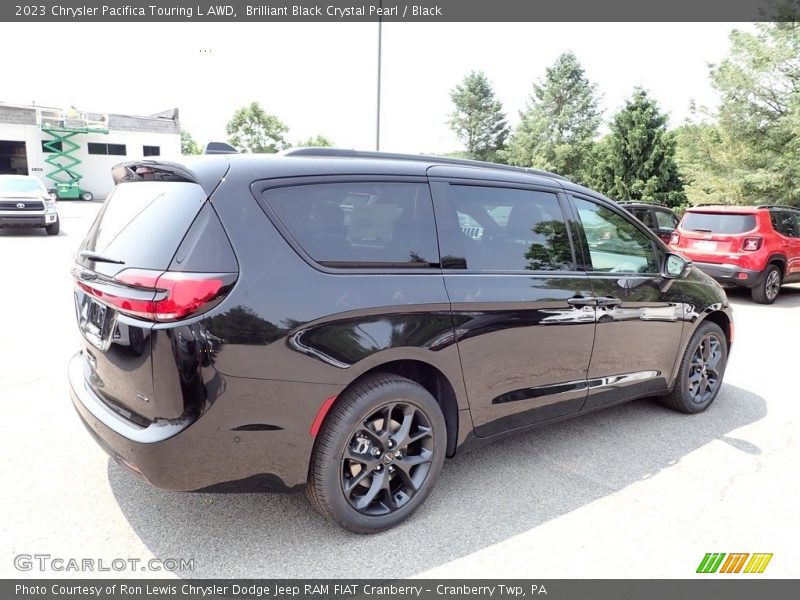 Brilliant Black Crystal Pearl / Black 2023 Chrysler Pacifica Touring L AWD