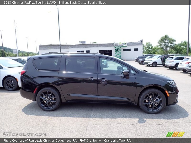 Brilliant Black Crystal Pearl / Black 2023 Chrysler Pacifica Touring L AWD