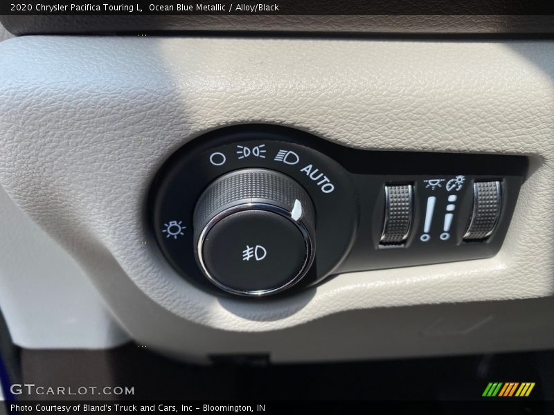 Ocean Blue Metallic / Alloy/Black 2020 Chrysler Pacifica Touring L