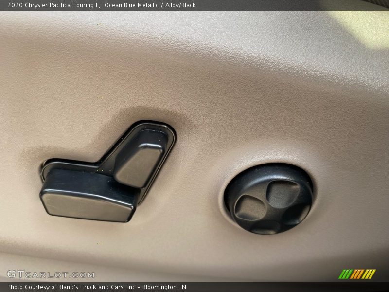Ocean Blue Metallic / Alloy/Black 2020 Chrysler Pacifica Touring L