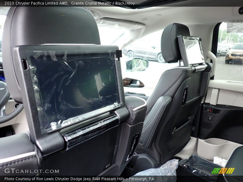 Granite Crystal Metallic / Black/Alloy 2023 Chrysler Pacifica Limited AWD