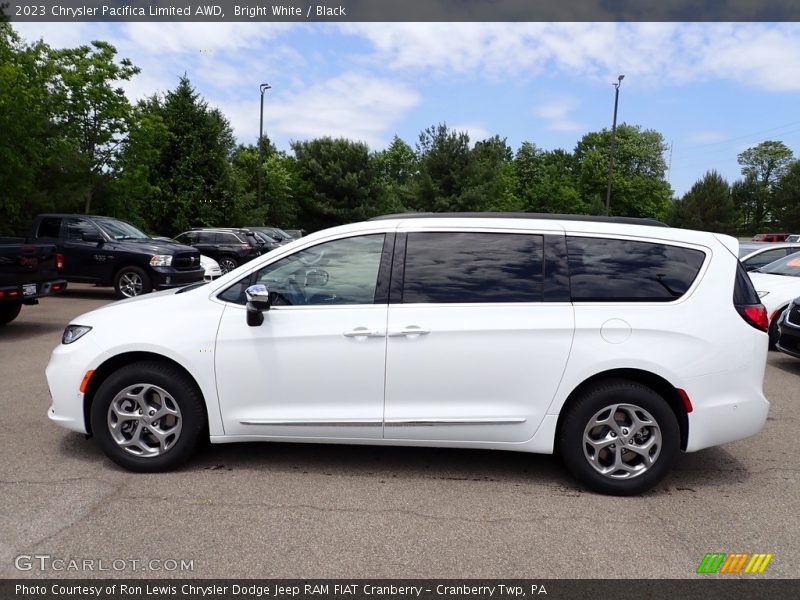 Bright White / Black 2023 Chrysler Pacifica Limited AWD