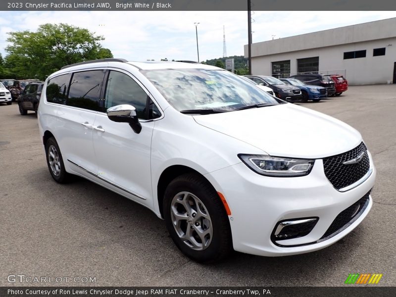 Bright White / Black 2023 Chrysler Pacifica Limited AWD