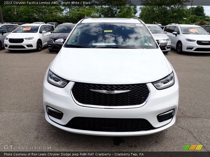 Bright White / Black 2023 Chrysler Pacifica Limited AWD