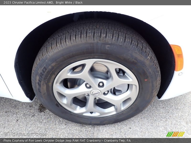 Bright White / Black 2023 Chrysler Pacifica Limited AWD