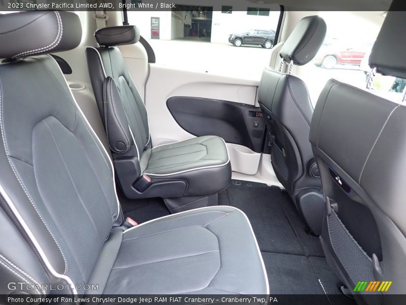 Bright White / Black 2023 Chrysler Pacifica Limited AWD
