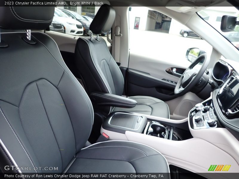 Bright White / Black 2023 Chrysler Pacifica Limited AWD