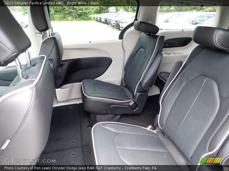 Bright White / Black 2023 Chrysler Pacifica Limited AWD