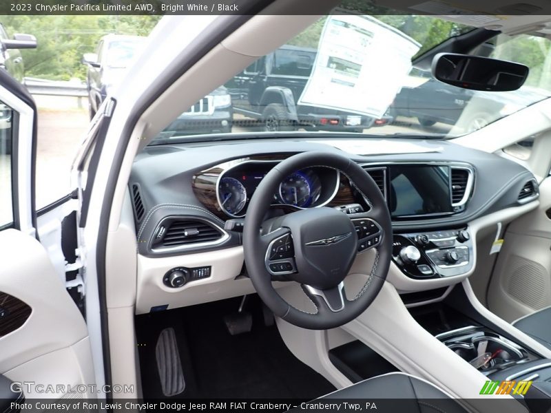 Bright White / Black 2023 Chrysler Pacifica Limited AWD
