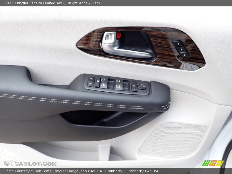 Bright White / Black 2023 Chrysler Pacifica Limited AWD