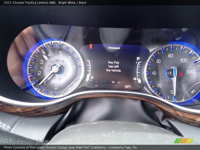 Bright White / Black 2023 Chrysler Pacifica Limited AWD
