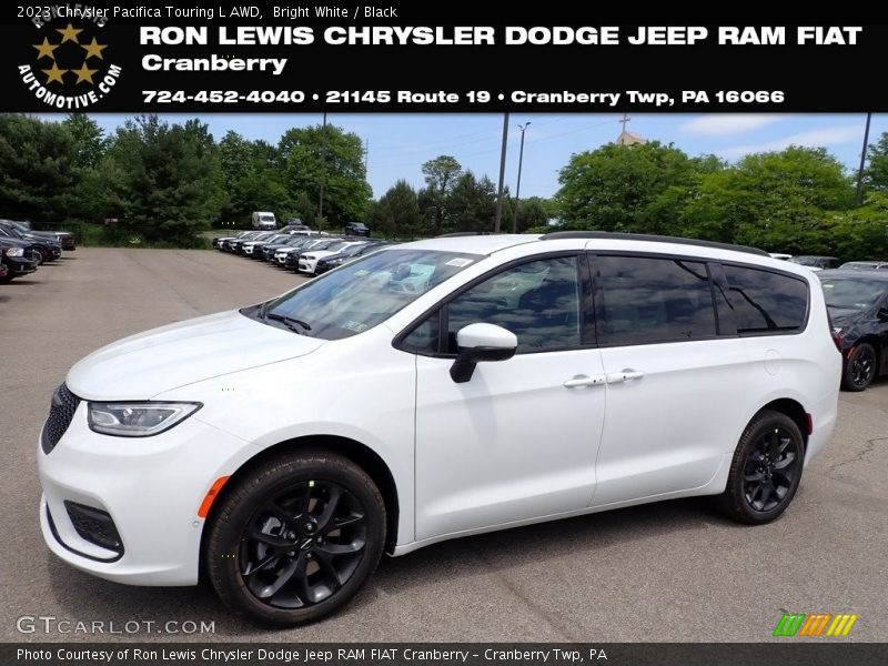 Bright White / Black 2023 Chrysler Pacifica Touring L AWD