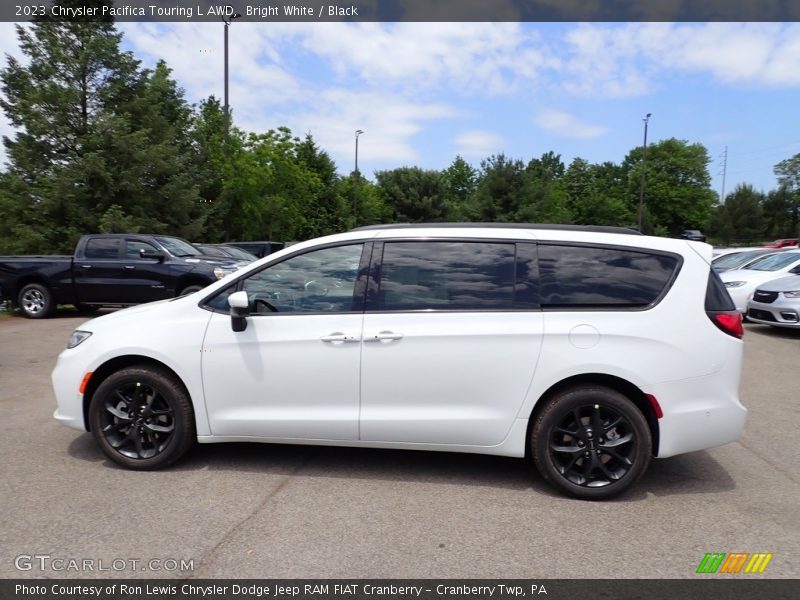Bright White / Black 2023 Chrysler Pacifica Touring L AWD