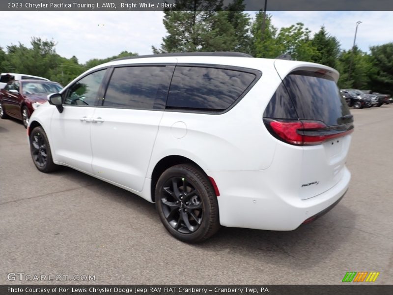 Bright White / Black 2023 Chrysler Pacifica Touring L AWD