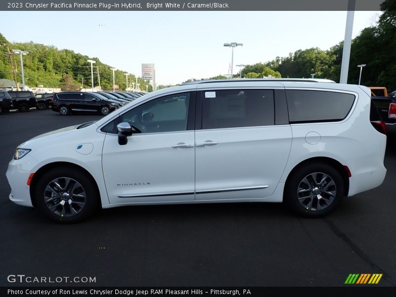 Bright White / Caramel/Black 2023 Chrysler Pacifica Pinnacle Plug-In Hybrid