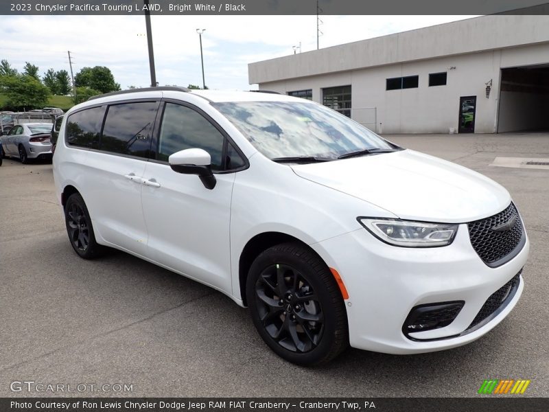Bright White / Black 2023 Chrysler Pacifica Touring L AWD