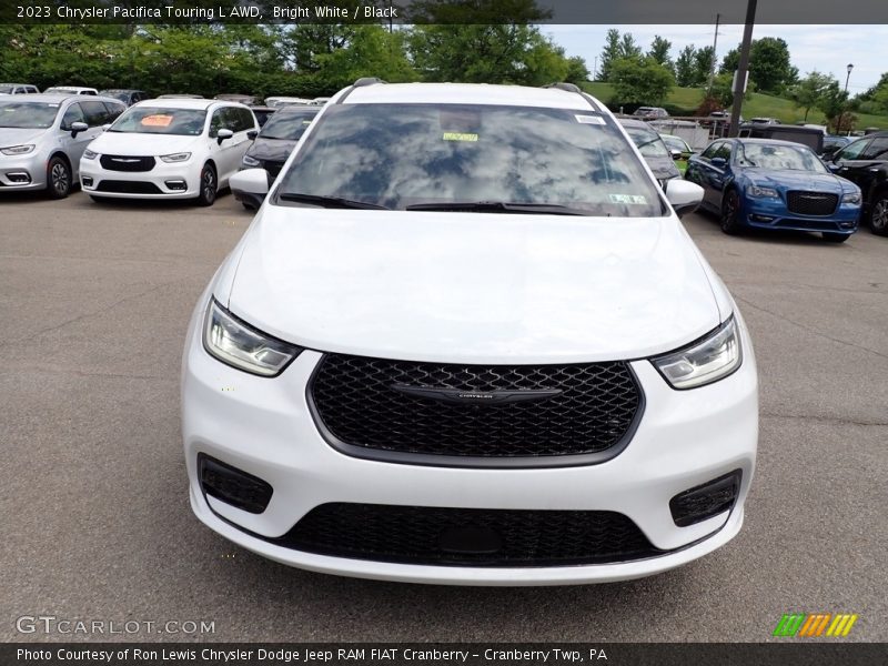 Bright White / Black 2023 Chrysler Pacifica Touring L AWD