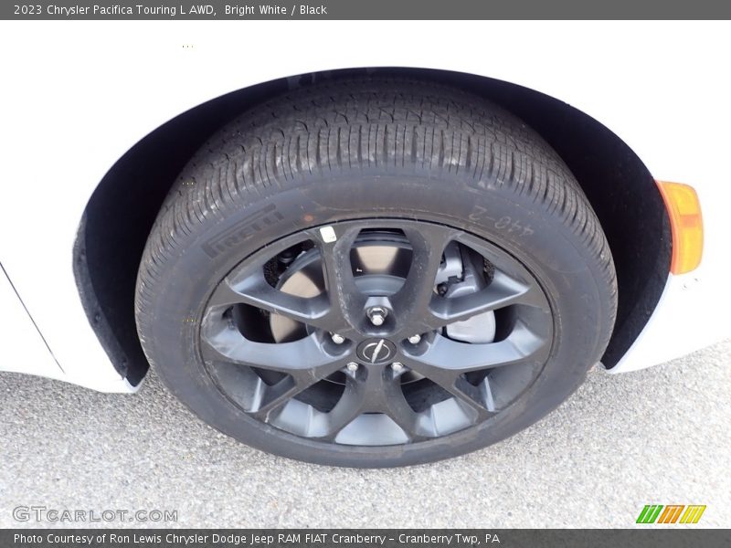Bright White / Black 2023 Chrysler Pacifica Touring L AWD