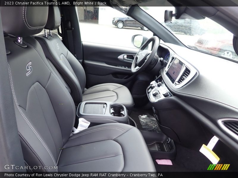 Bright White / Black 2023 Chrysler Pacifica Touring L AWD