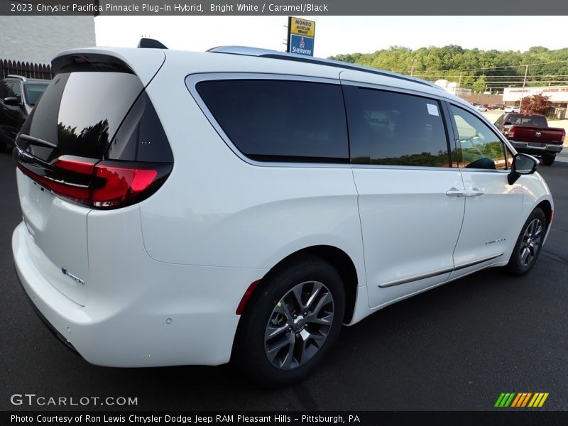 Bright White / Caramel/Black 2023 Chrysler Pacifica Pinnacle Plug-In Hybrid