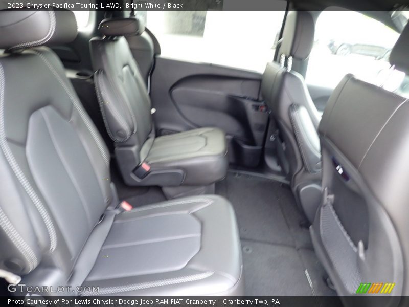 Bright White / Black 2023 Chrysler Pacifica Touring L AWD