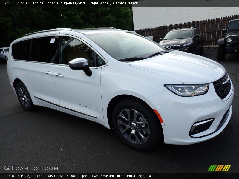 Bright White / Caramel/Black 2023 Chrysler Pacifica Pinnacle Plug-In Hybrid