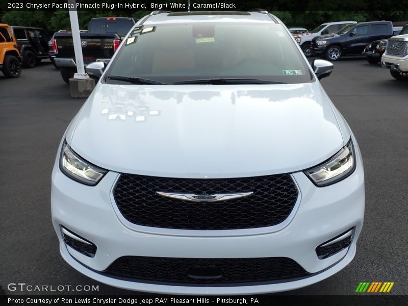 Bright White / Caramel/Black 2023 Chrysler Pacifica Pinnacle Plug-In Hybrid