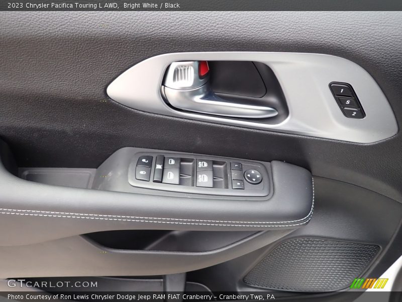 Bright White / Black 2023 Chrysler Pacifica Touring L AWD