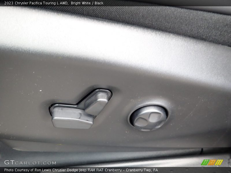 Bright White / Black 2023 Chrysler Pacifica Touring L AWD
