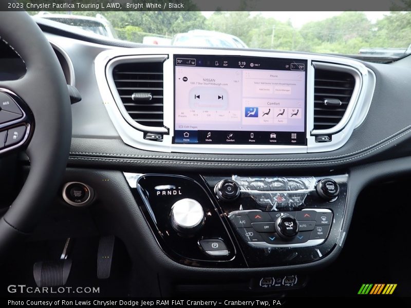 Bright White / Black 2023 Chrysler Pacifica Touring L AWD