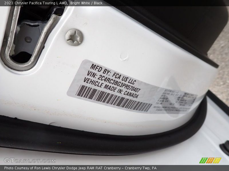 Bright White / Black 2023 Chrysler Pacifica Touring L AWD