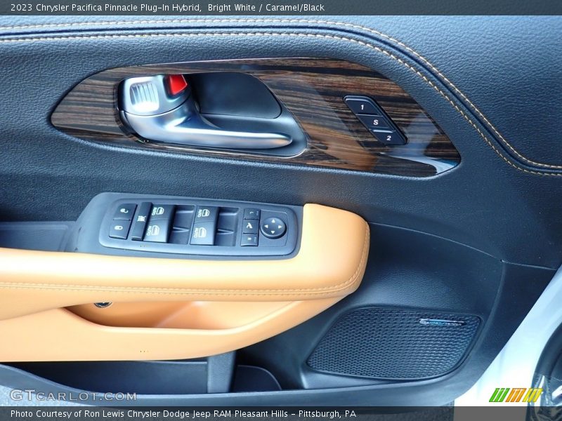 Bright White / Caramel/Black 2023 Chrysler Pacifica Pinnacle Plug-In Hybrid