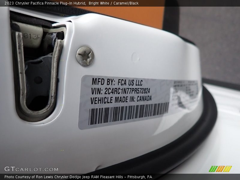 Bright White / Caramel/Black 2023 Chrysler Pacifica Pinnacle Plug-In Hybrid