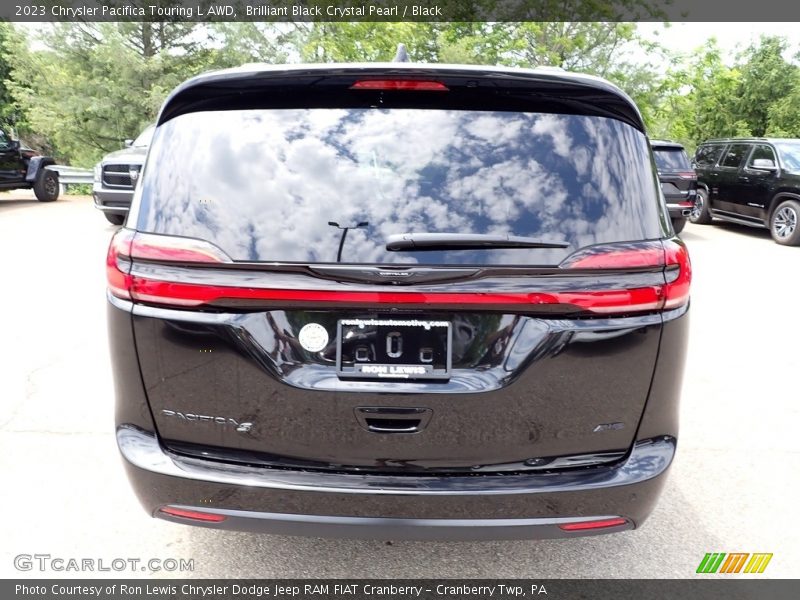 Brilliant Black Crystal Pearl / Black 2023 Chrysler Pacifica Touring L AWD
