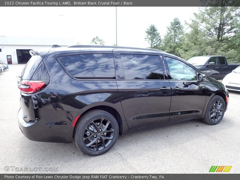 Brilliant Black Crystal Pearl / Black 2023 Chrysler Pacifica Touring L AWD