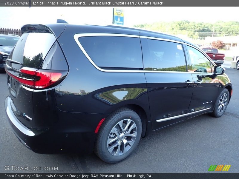 Brilliant Black Crystal Pearl / Caramel/Black 2023 Chrysler Pacifica Pinnacle Plug-In Hybrid